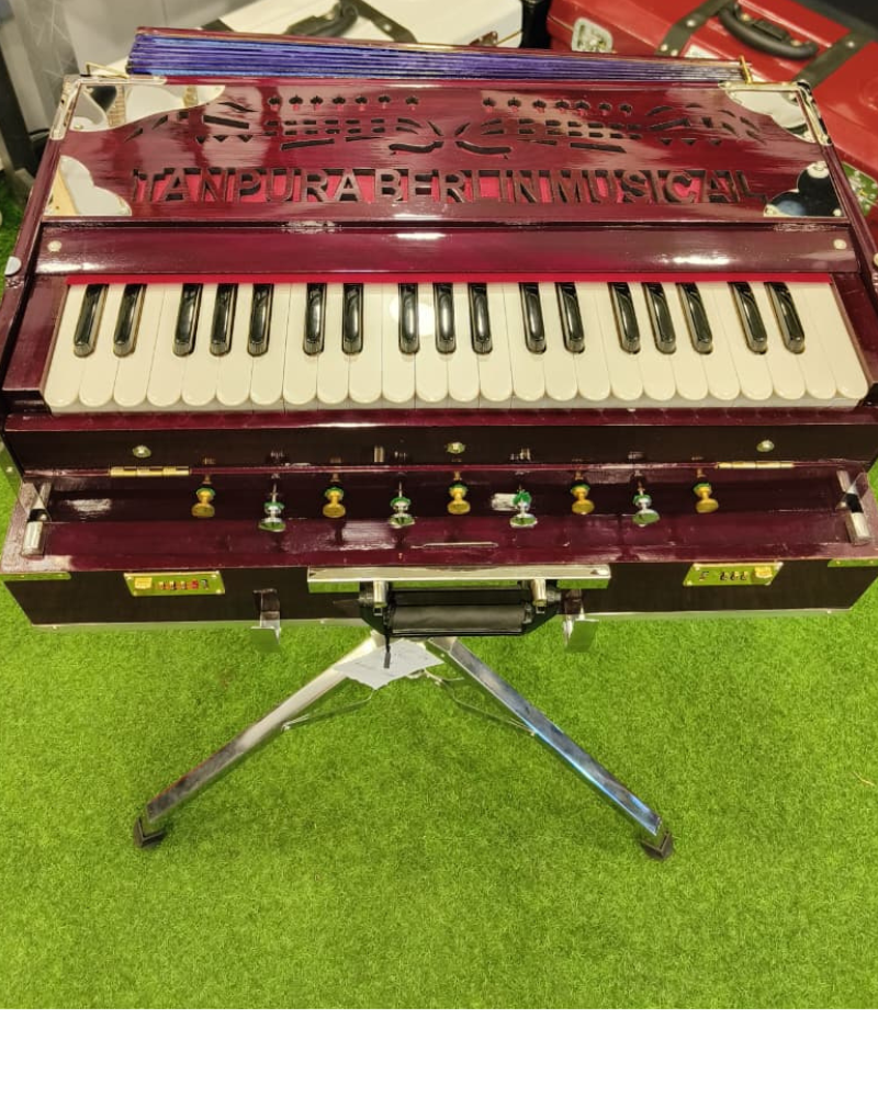Non-scale changer harmonium for sale in Berlin – front view