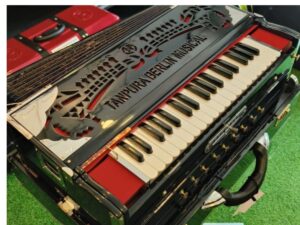 Indian harmonium rental in Berlin for music practice